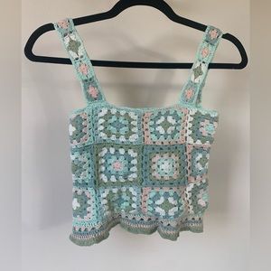 AMERICAN EAGLE CROPPED CROCHET TANK TOP IN SIZE XS